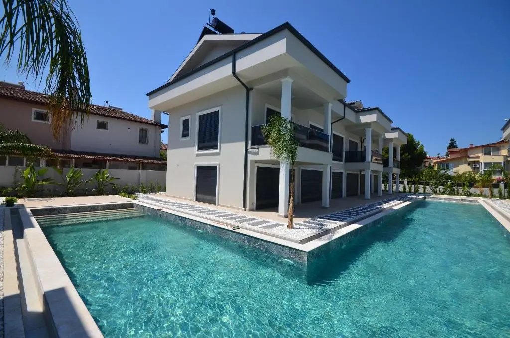 Calis real estate